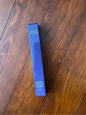 Kevyn Aucoin Mascara in Deep Purple with Gold Logo